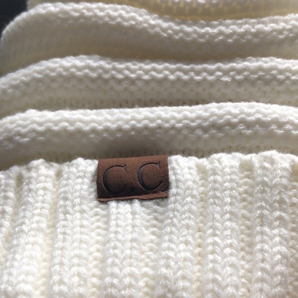 NEW C.C Slouchy Cable Knit Beanie Bundle Gray White One Size Fits Most Acrylic - Picture 6 of 12